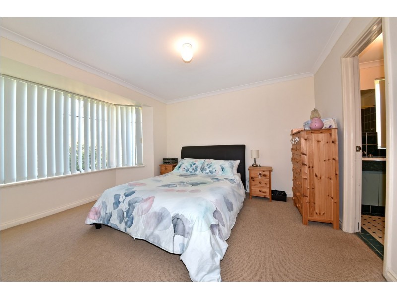 6 Savona Grove, Mindarie WA 6030