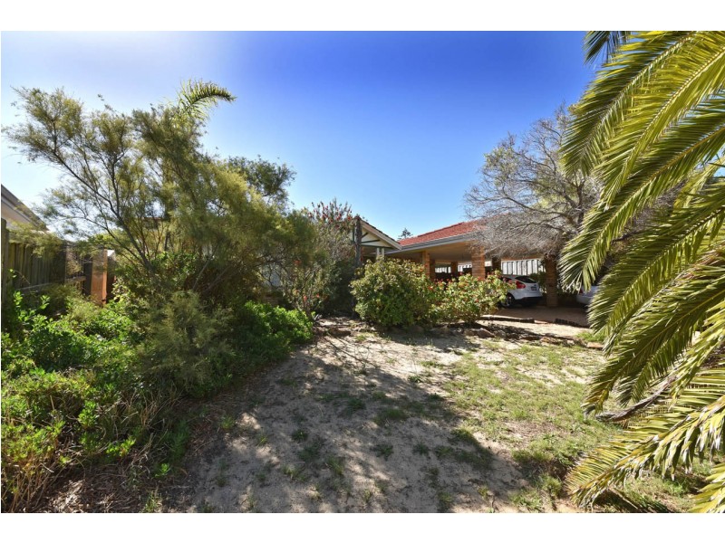 6 Savona Grove, Mindarie WA 6030