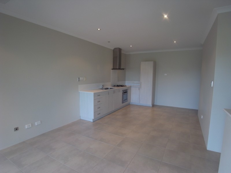 2/154  Benenden Avenue, Butler WA 6036