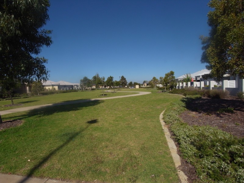 2/154  Benenden Avenue, Butler WA 6036