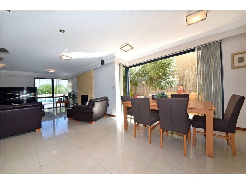 4 Glensanda Way, Mindarie WA 6030