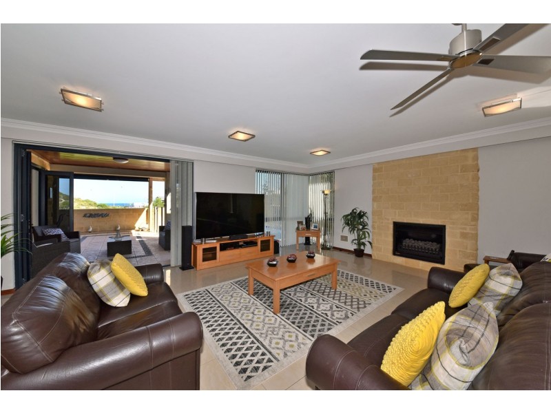 4 Glensanda Way, Mindarie WA 6030