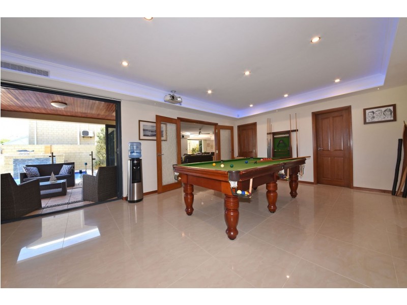 4 Glensanda Way, Mindarie WA 6030