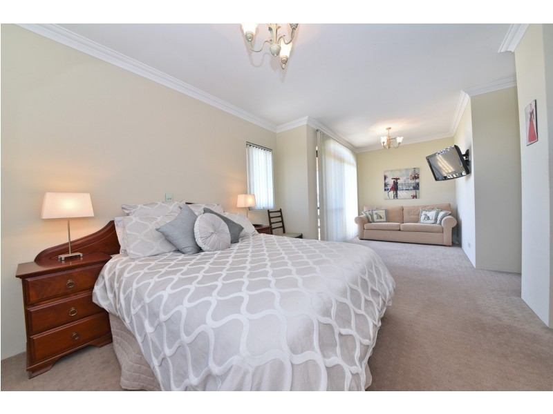 4 Glensanda Way, Mindarie WA 6030