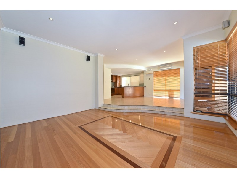 18 Bantry Bend, Mindarie WA 6030