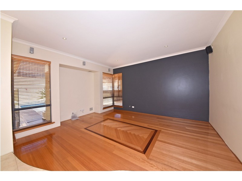 18 Bantry Bend, Mindarie WA 6030