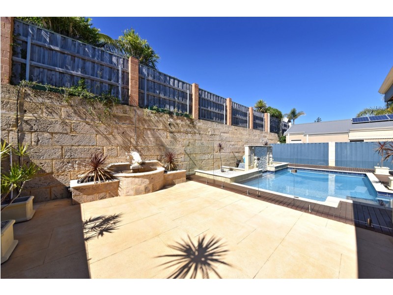 18 Bantry Bend, Mindarie WA 6030