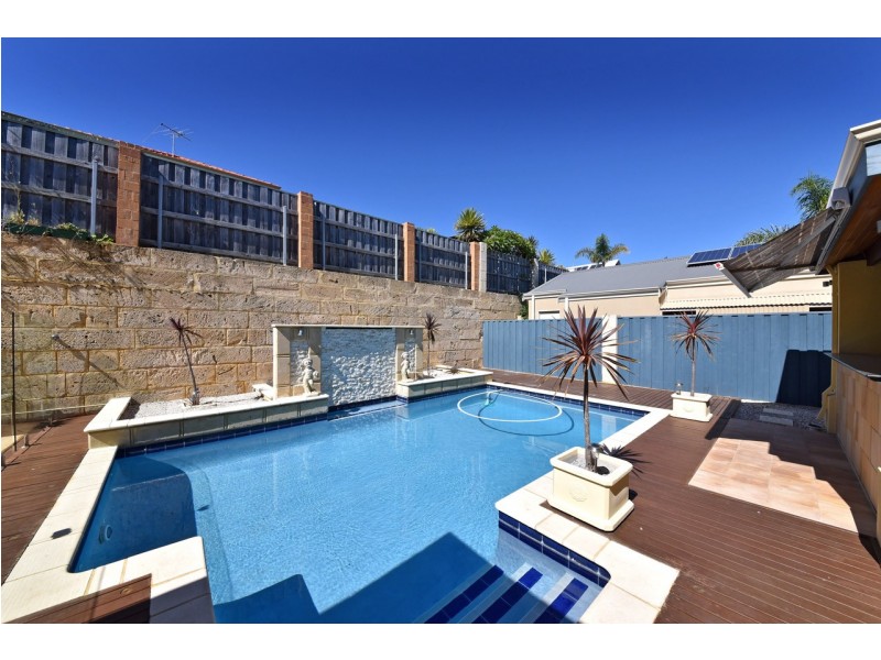 18 Bantry Bend, Mindarie WA 6030