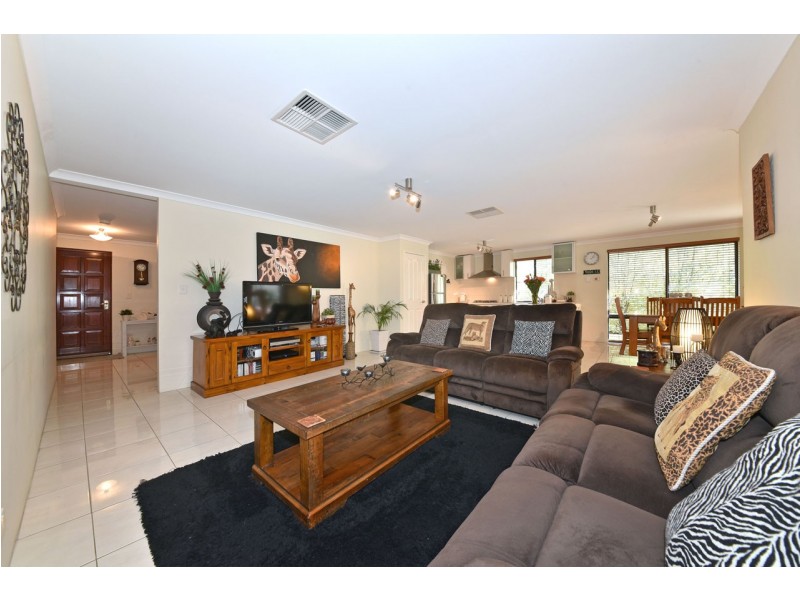 9 La Mirada Avenue, Clarkson WA 6030