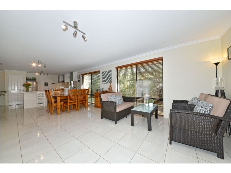 9 La Mirada Avenue, Clarkson WA 6030