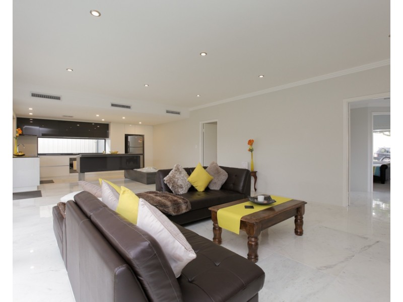 10 Syros Court, Mindarie WA 6030