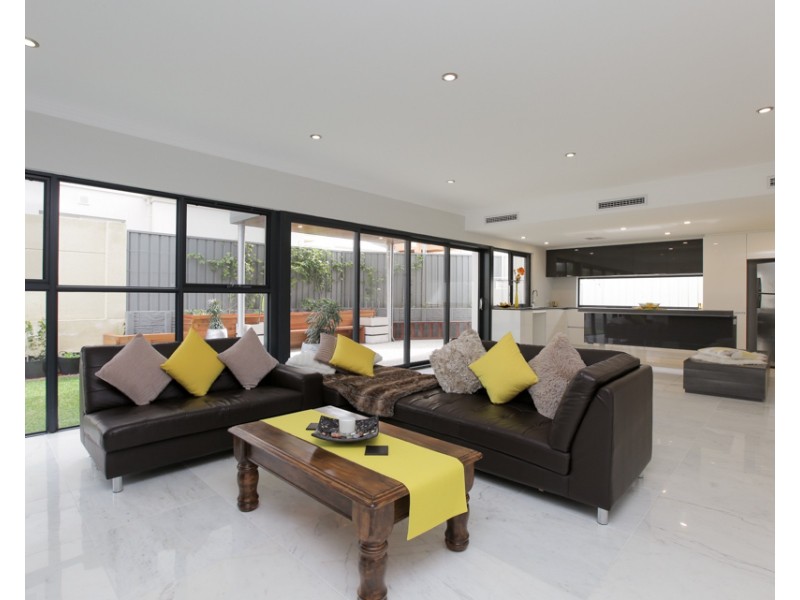 10 Syros Court, Mindarie WA 6030