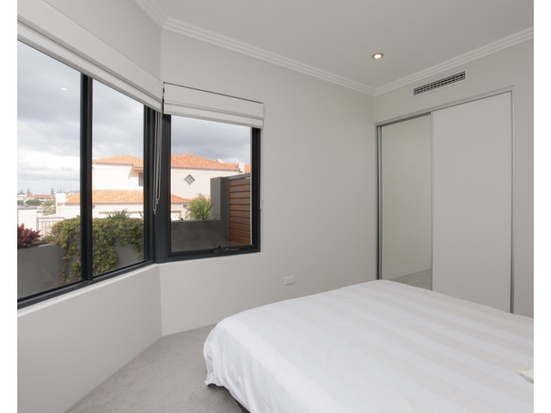 10 Syros Court, Mindarie WA 6030