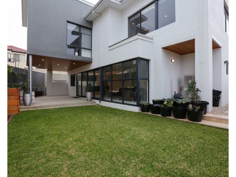 10 Syros Court, Mindarie WA 6030