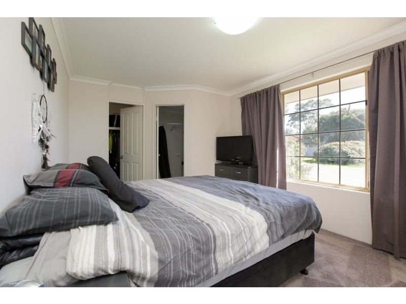 15 Serpentine Gardens, Clarkson WA 6030