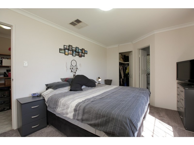 15 Serpentine Gardens, Clarkson WA 6030