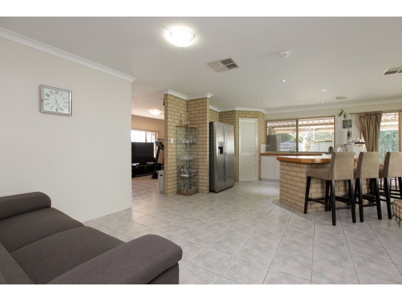 15 Serpentine Gardens, Clarkson WA 6030