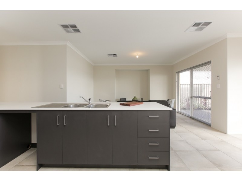 3 Fulvous Loop, Eglinton WA 6034