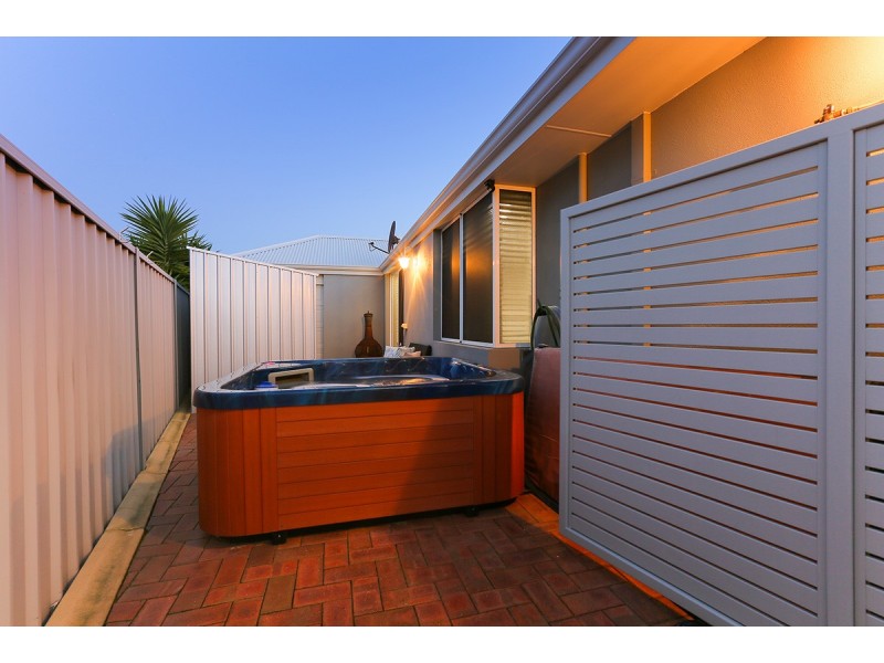 57 Selkirk Drive, Kinross WA 6028