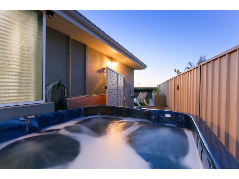 57 Selkirk Drive, Kinross WA 6028