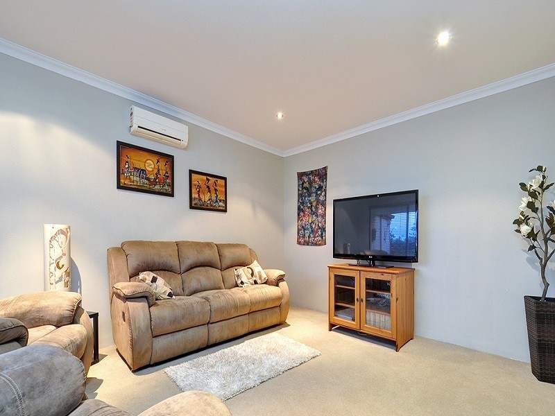 17 Mulgrave Loop, Mindarie WA 6030