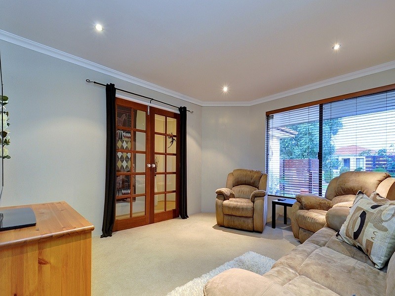 17 Mulgrave Loop, Mindarie WA 6030