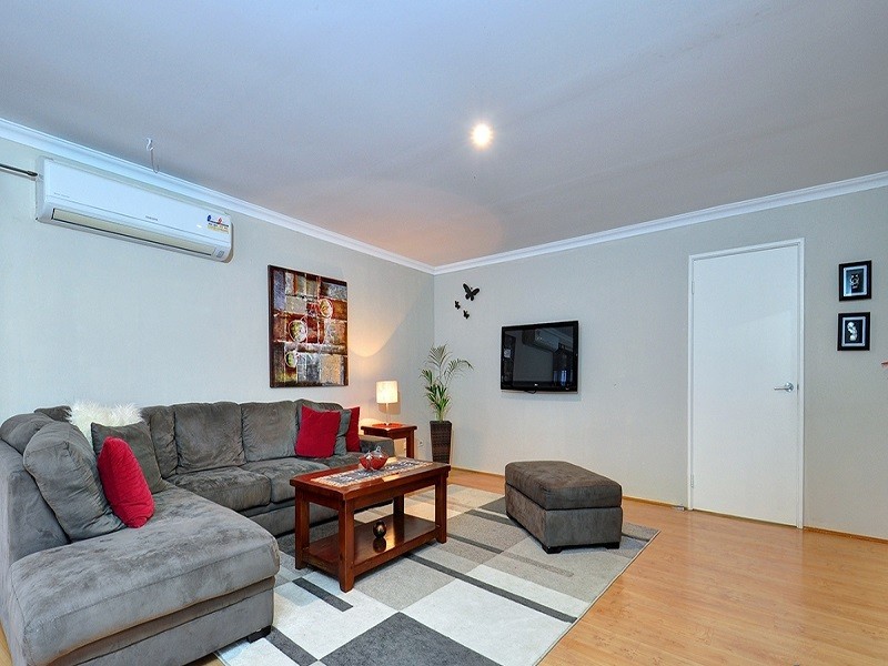 17 Mulgrave Loop, Mindarie WA 6030