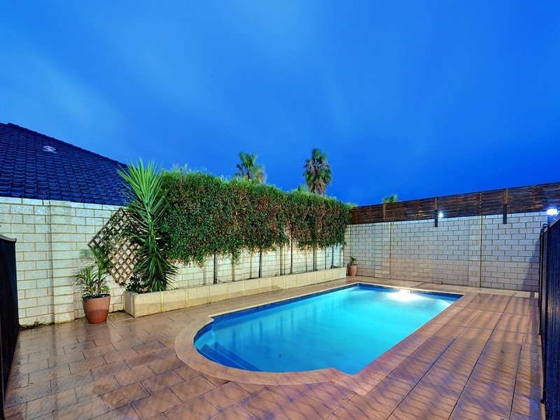 17 Mulgrave Loop, Mindarie WA 6030