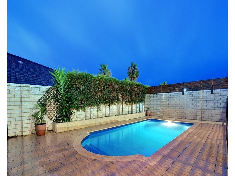 17 Mulgrave Loop, Mindarie WA 6030