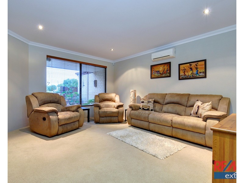 17 Mulgrave Loop, Mindarie WA 6030