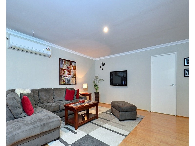 17 Mulgrave Loop, Mindarie WA 6030