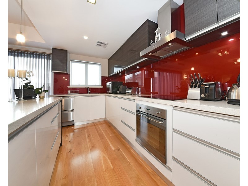 11 Seabird Bend, Jindalee WA 6036