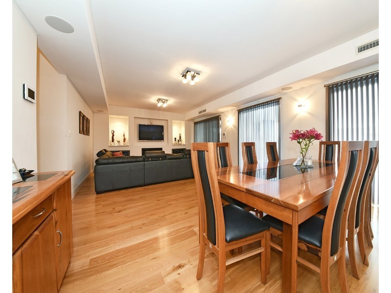 11 Seabird Bend, Jindalee WA 6036