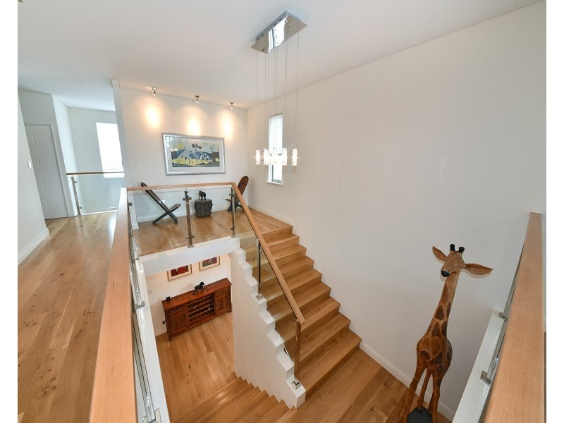 11 Seabird Bend, Jindalee WA 6036