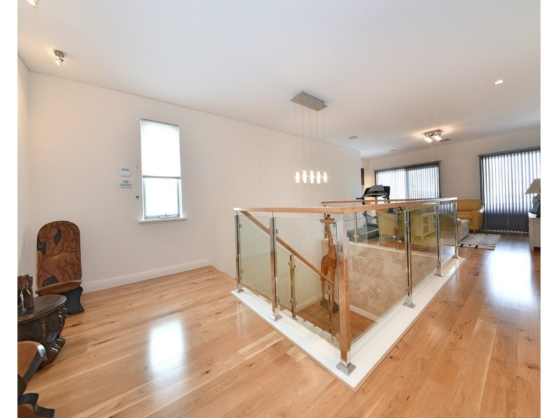 11 Seabird Bend, Jindalee WA 6036