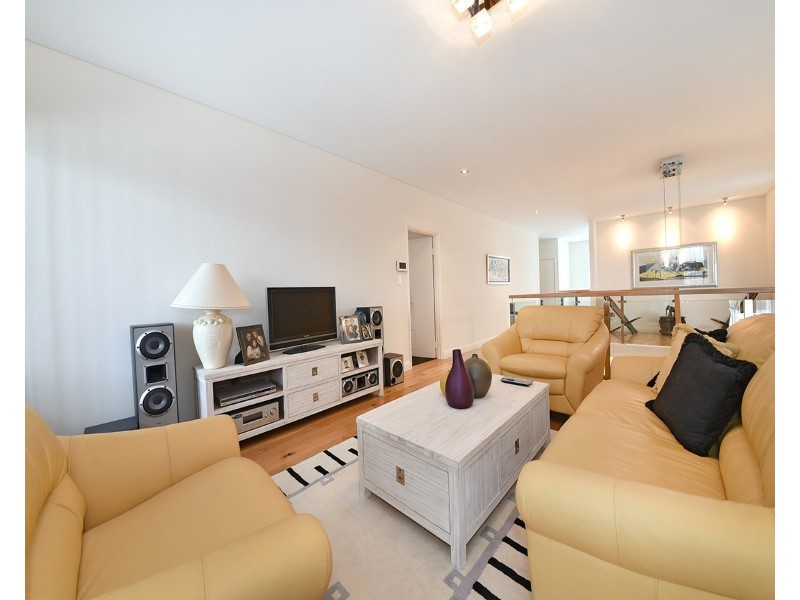 11 Seabird Bend, Jindalee WA 6036