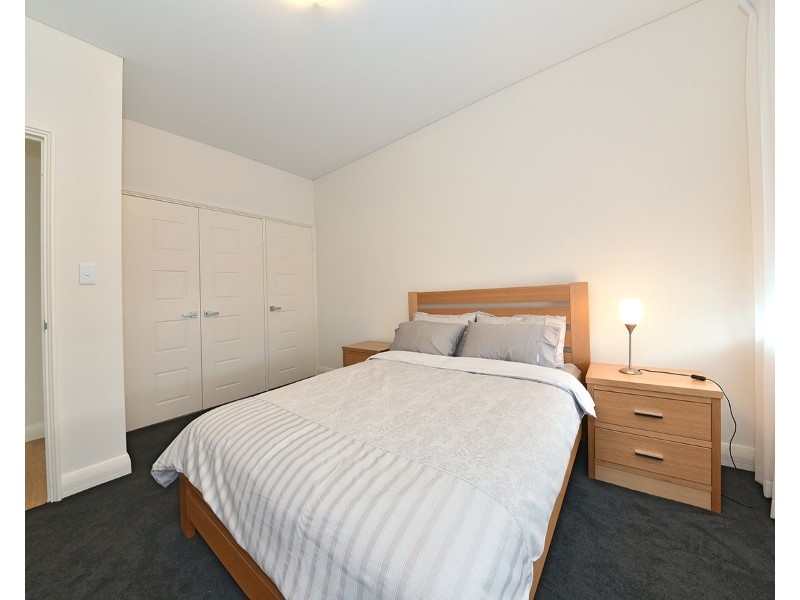 11 Seabird Bend, Jindalee WA 6036