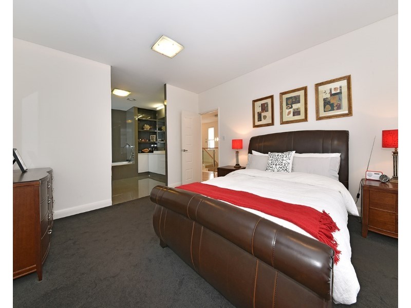 11 Seabird Bend, Jindalee WA 6036