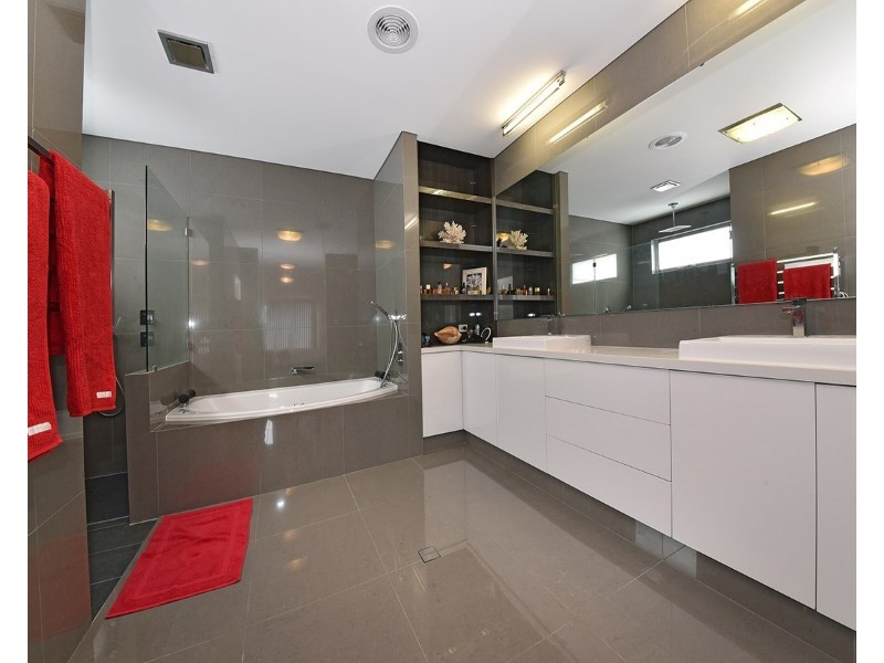 11 Seabird Bend, Jindalee WA 6036