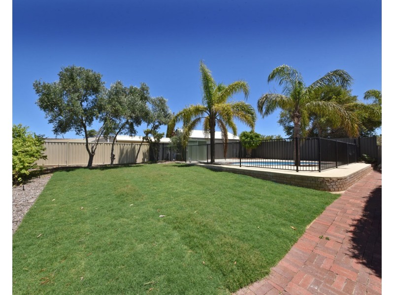 26 Pacific Way, Beldon WA 6027