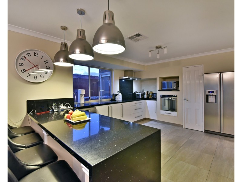 60 Stonehaven Parade, Kinross WA 6028