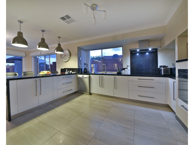 60 Stonehaven Parade, Kinross WA 6028