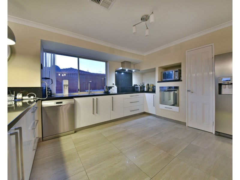 60 Stonehaven Parade, Kinross WA 6028