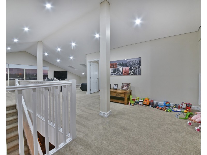 60 Stonehaven Parade, Kinross WA 6028