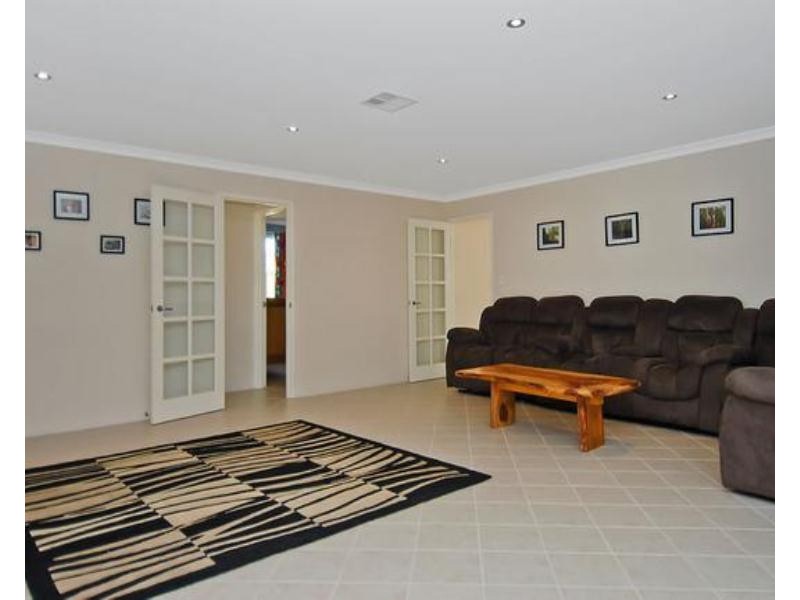 6 Narranbee Ridge, Tapping WA 6065