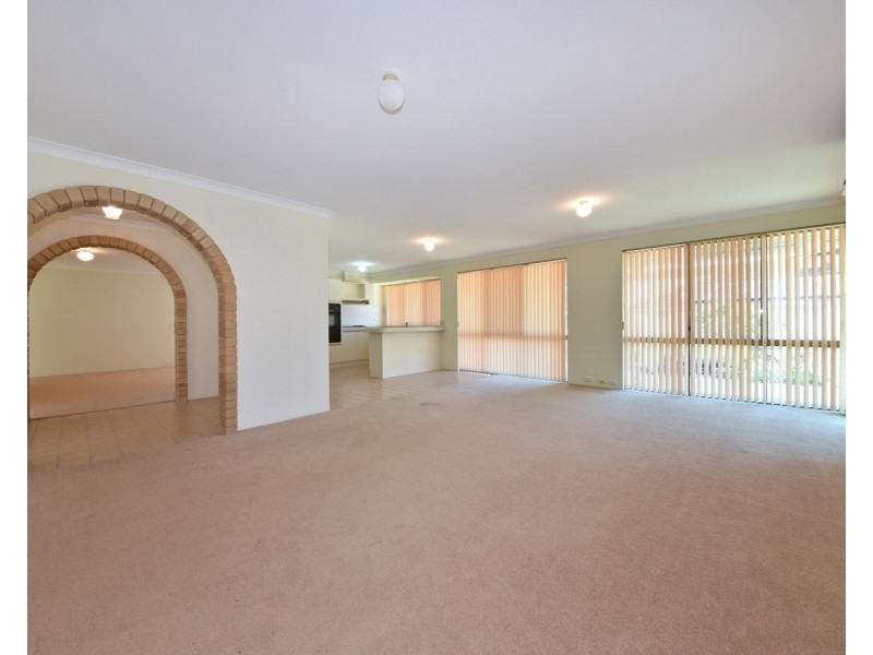 11 Carnarvon Rise, Ocean Reef WA 6027