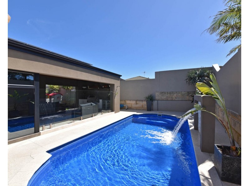 68 Limetree Circuit, Mindarie WA 6030