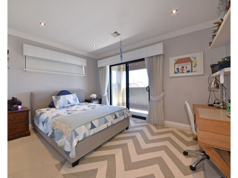 68 Limetree Circuit, Mindarie WA 6030