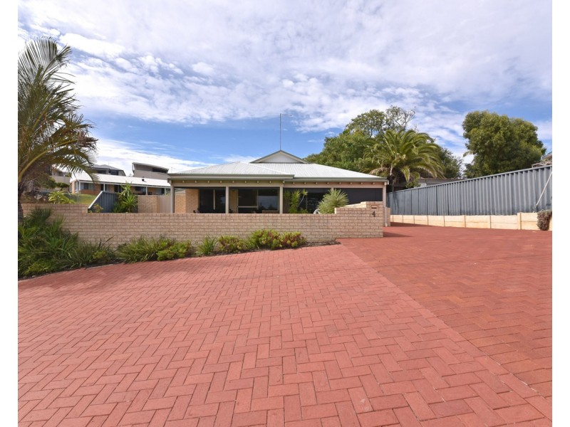 4 Hazel Avenue, Quinns Rocks WA 6030