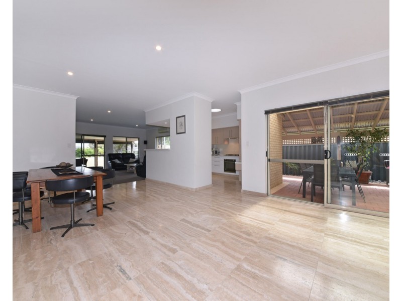 4 Hazel Avenue, Quinns Rocks WA 6030